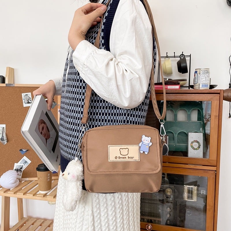 ＊韓国＊［RAELRA BEAR］Kier Shoulder Cross Bag 2color RAELRABEAR - 海外通販のBUYMA